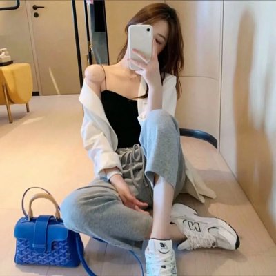 蓝色牛仔裤芬兰小姐
